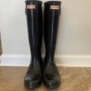 Women’s tall black glossy hunter rain boots